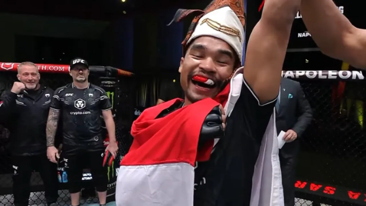 Jeka Saragih Berhasil Menang KO di Debut UFC Perdananya Lawan Lucas Alexander